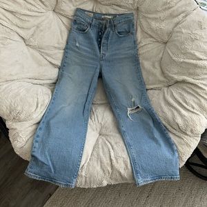 Size 25 Levi’s, style ribcage straight